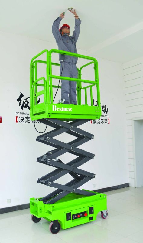 Green Cherry Picker Vertical Scissor Lift 3M Platform Height With Extension