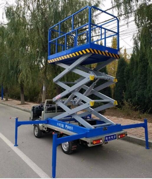 7.5M Lifting Height 500Kg Loading Capacity Truck Mounted Scissor Lift for Hospital / Library